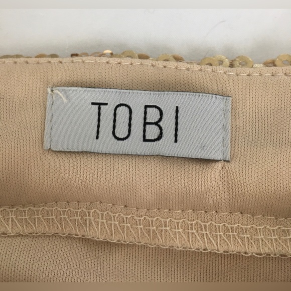 Gorgeous EUC Tobi fully sequined soft gold fully lined miniskirt. - Picture 5 of 7